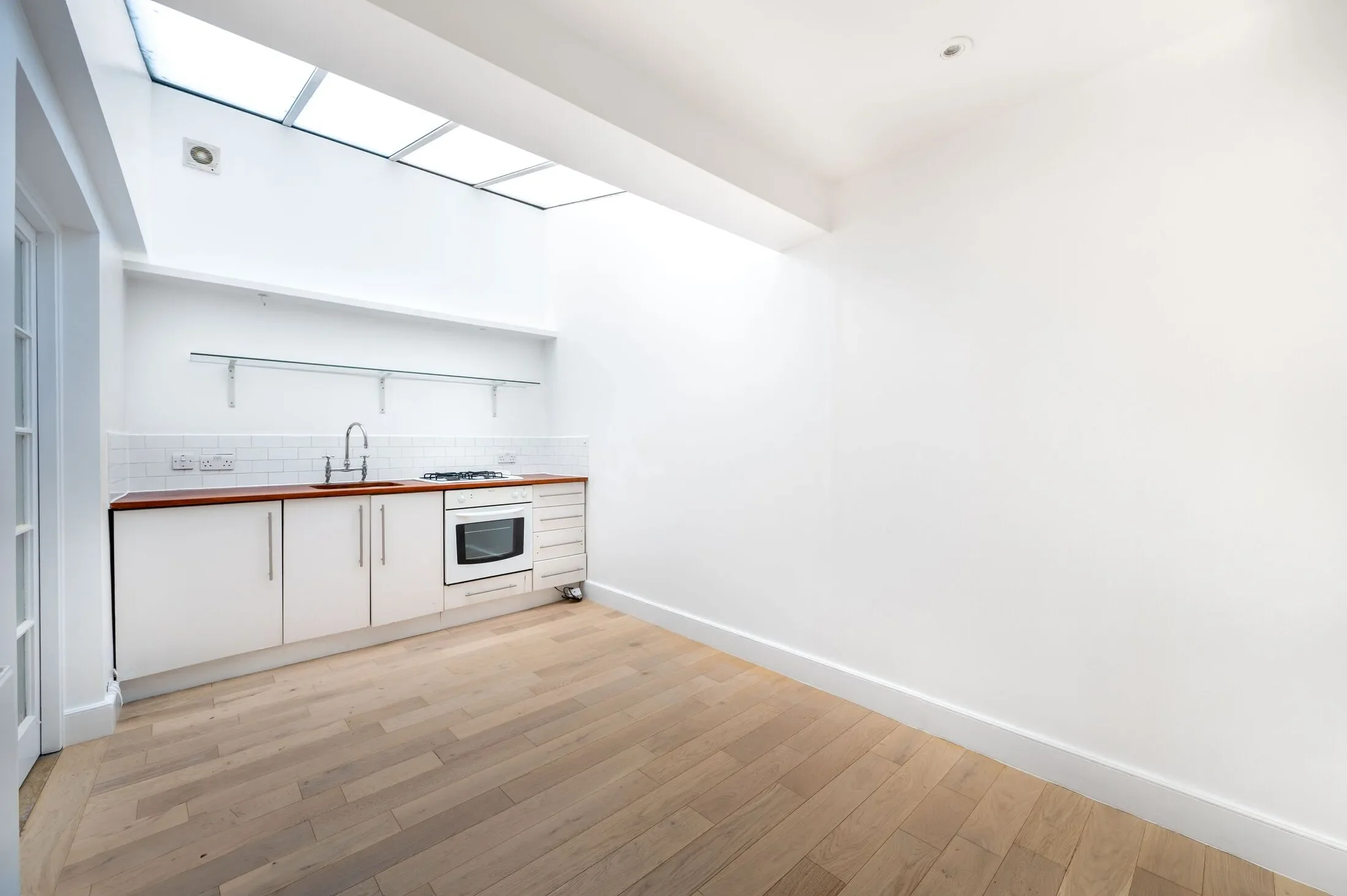 Flat Powis Terrace in Greater London