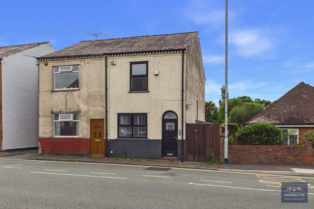 House Wigan Lower Road in Wigan
