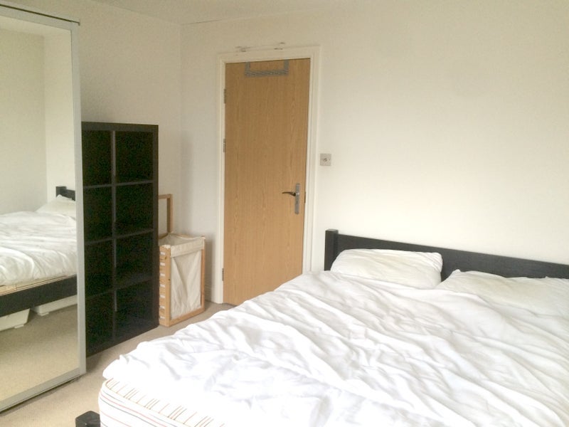 Flat Evering Road in Greater London