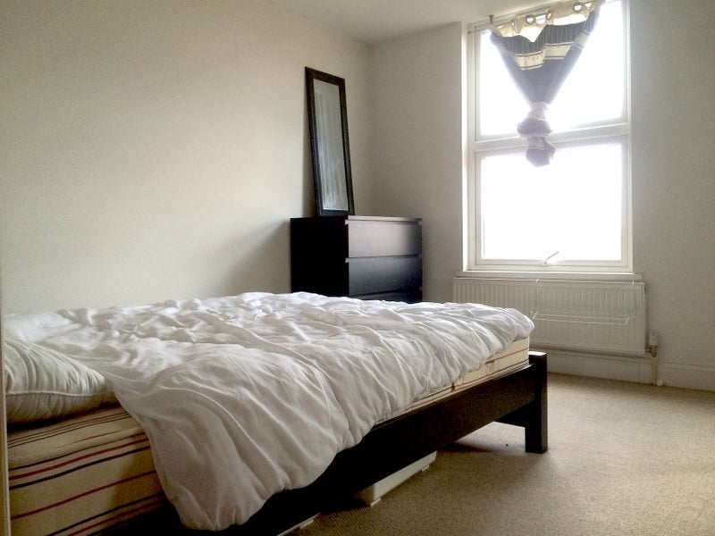 Flat Evering Road in Greater London