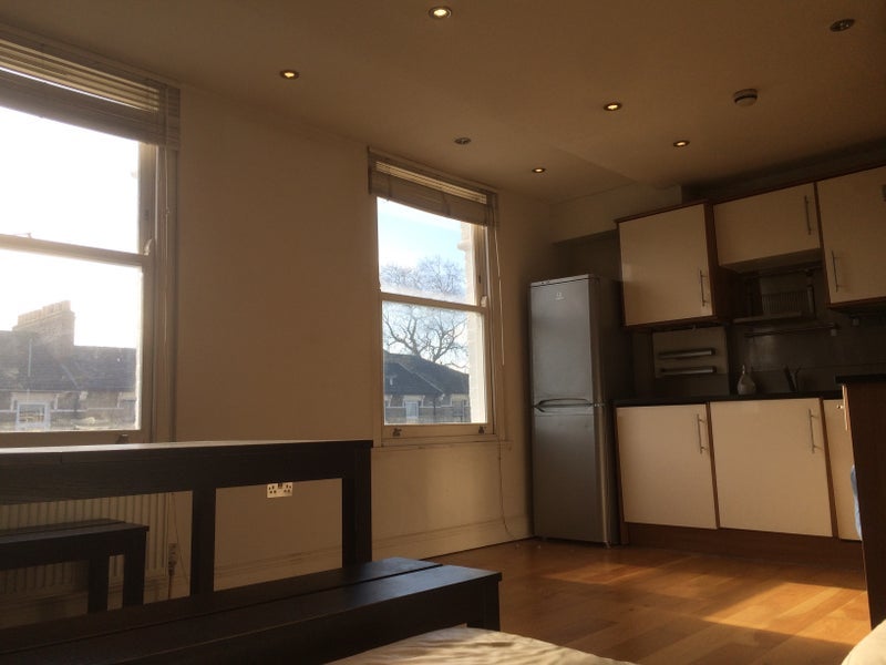Flat Evering Road in Greater London