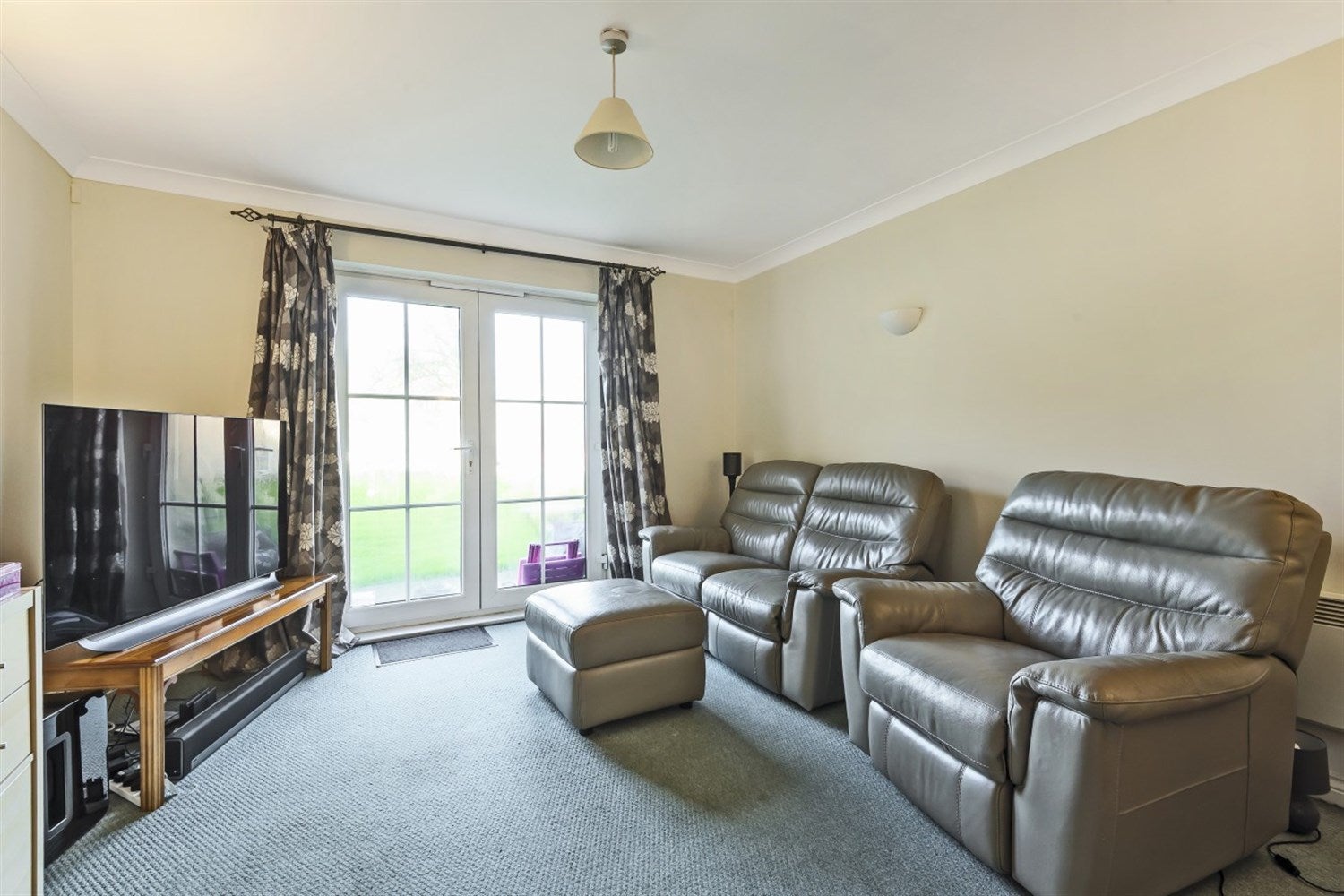 Flat Daux Road in Billingshurst