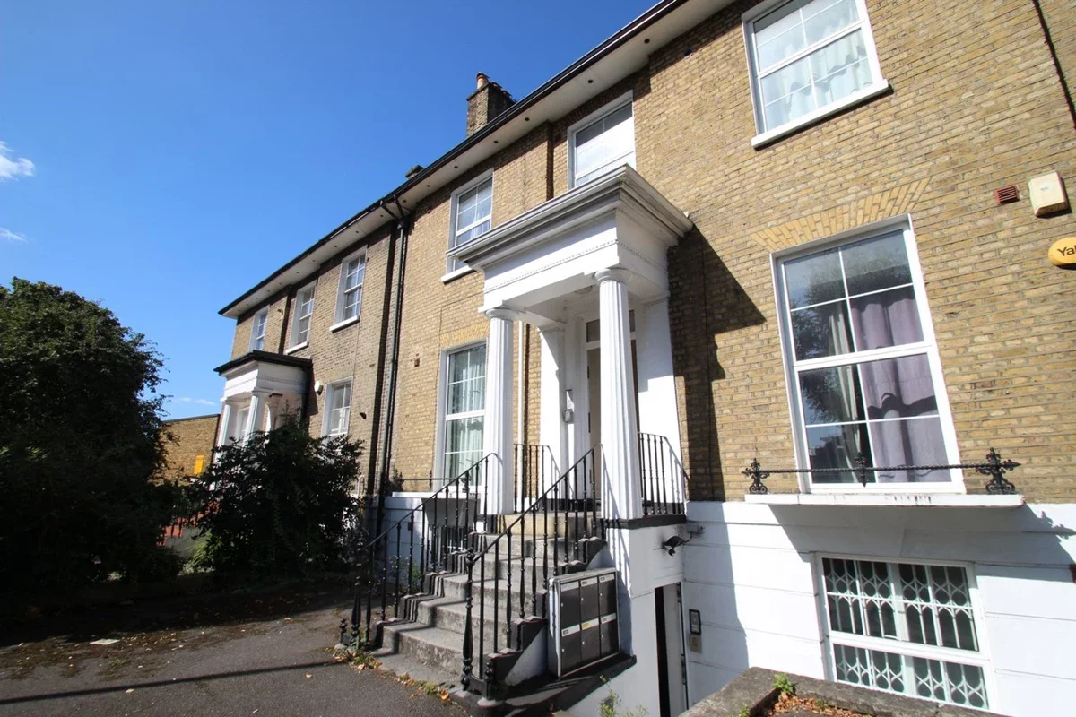 Flat Caledonian Road in Greater London