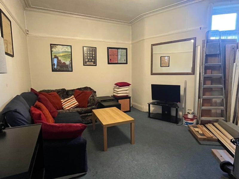 Room Beechwood Road in Leeds