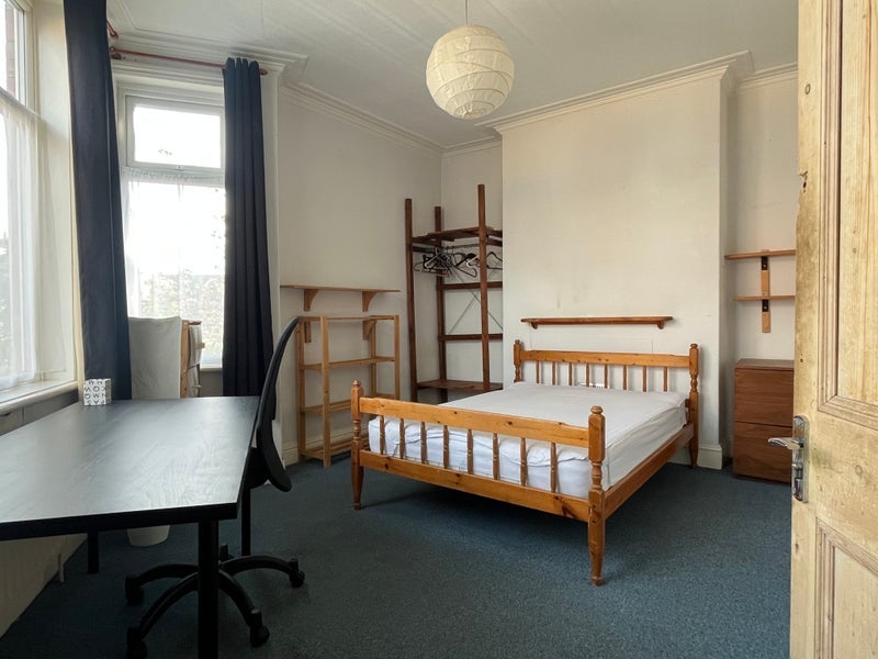 Room Beechwood Road in Leeds