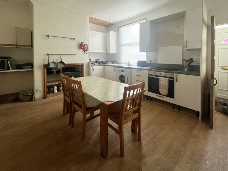 Room Beechwood Road in Leeds