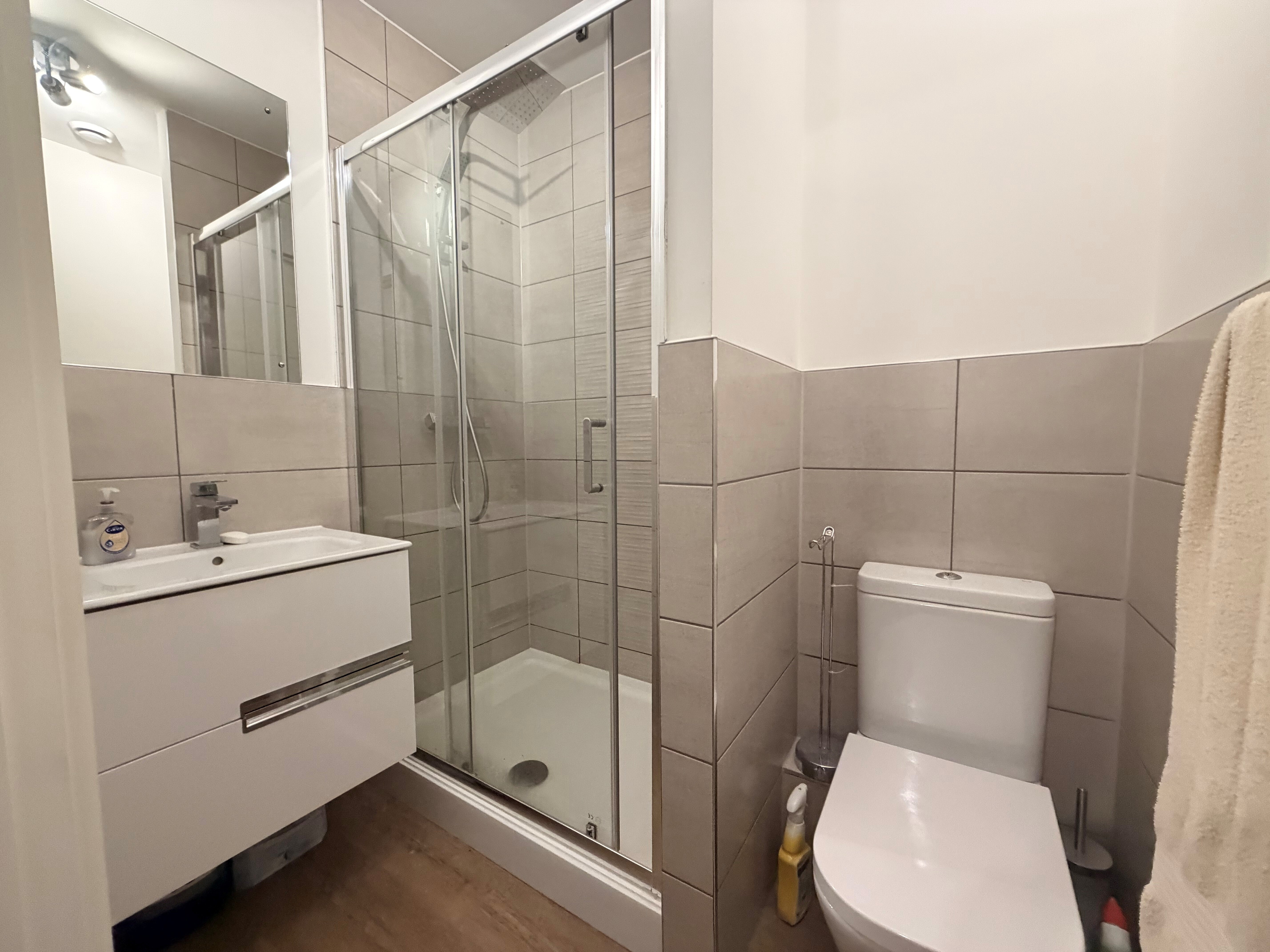 Flat Crossford Court in Trafford