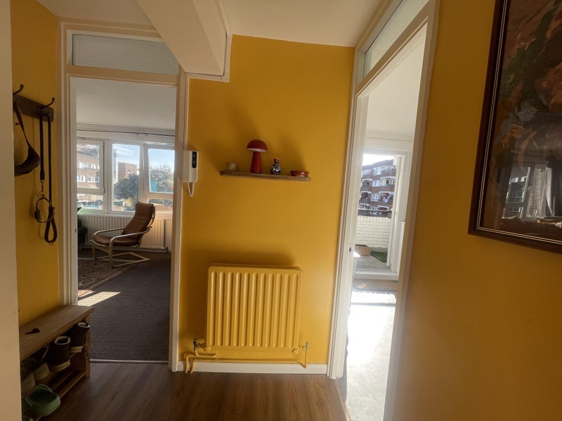 Room Weatherley Close in Greater London