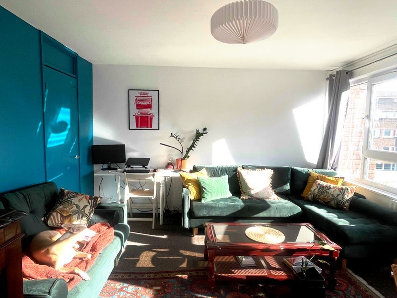 Room Weatherley Close in Greater London