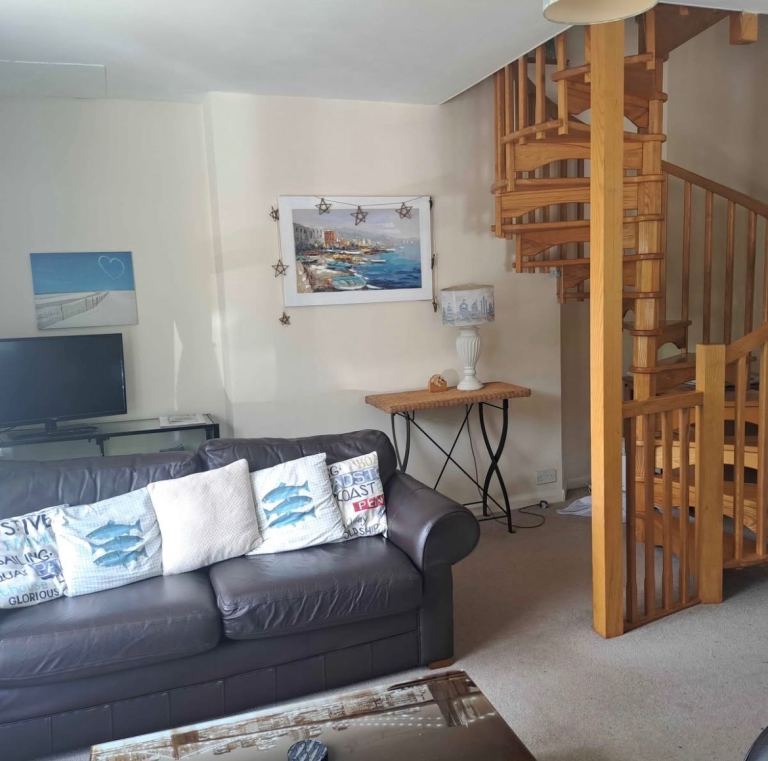 Flat Teignmouth Road in Maidencombe