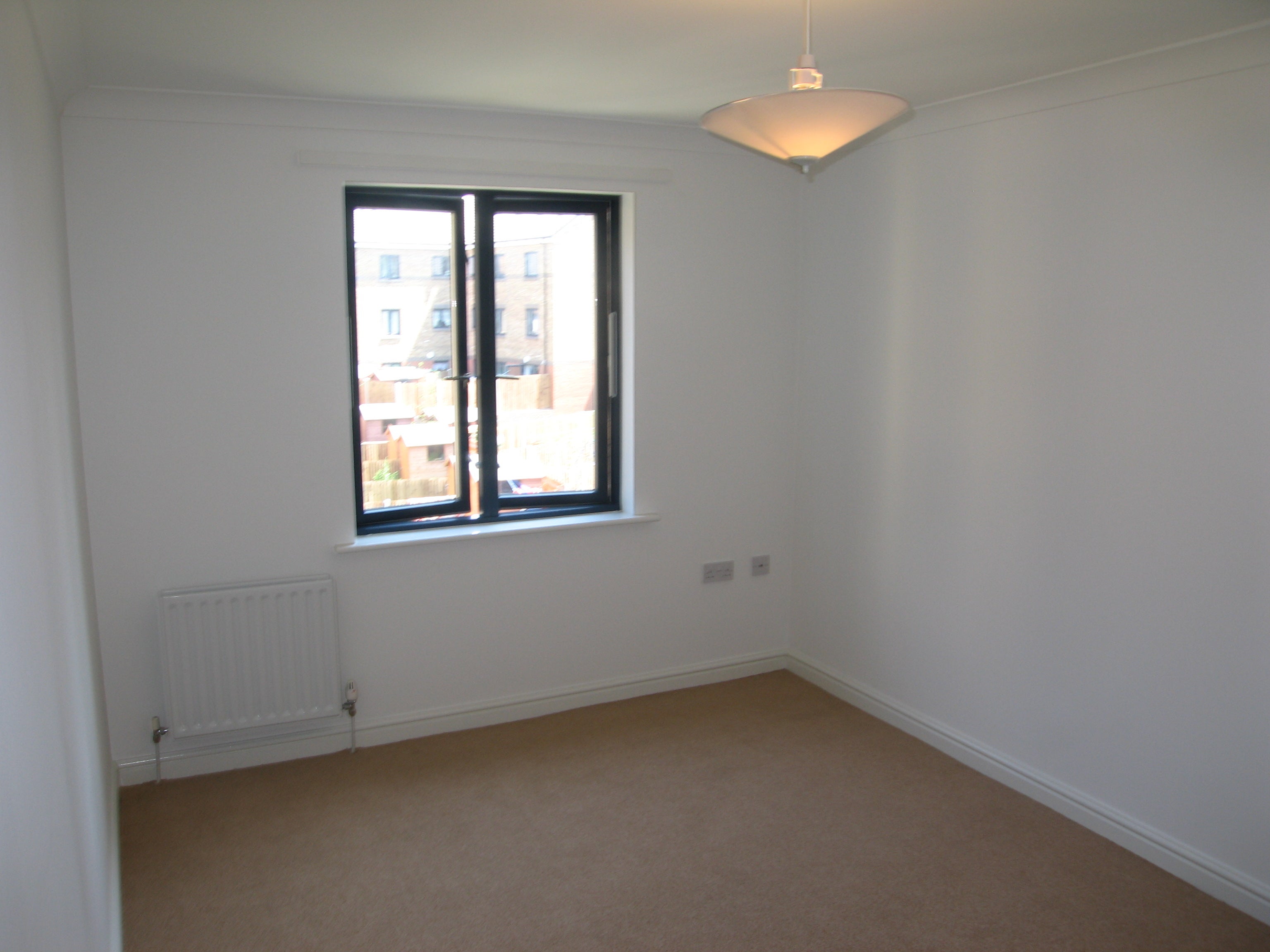 Flat Monteagle Way in Greater London