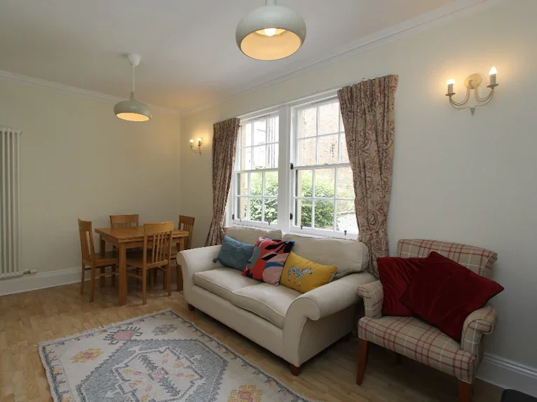Flat Northumberland Street South East Lane in City of Edinburgh