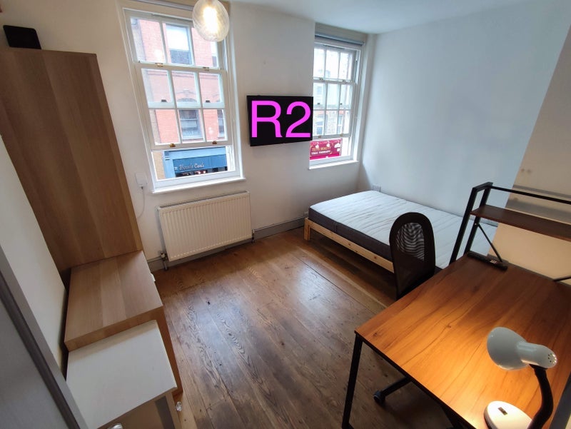 Room Rosebery Avenue in Greater London