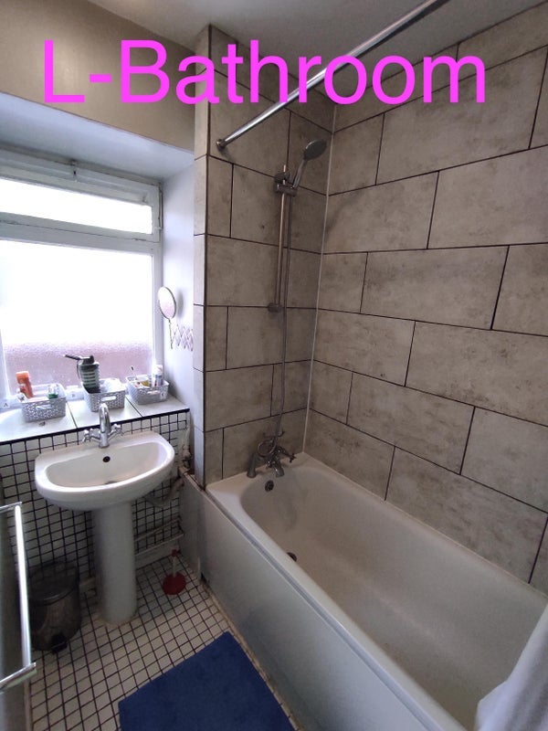 Room Rosebery Avenue in Greater London