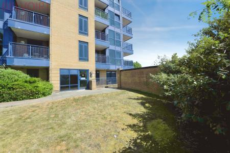 Flat Canute Road in Southampton