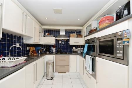 Flat Canute Road in Southampton