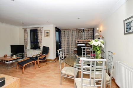 Flat Canute Road in Southampton