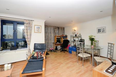 Flat Canute Road in Southampton