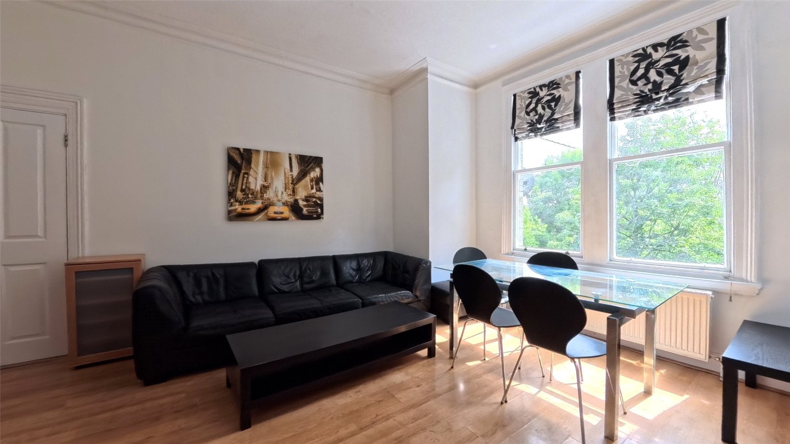 Flat Christchurch Avenue in Greater London
