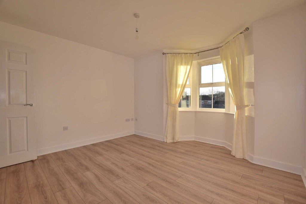 Flat Chepstow Close in Colburn