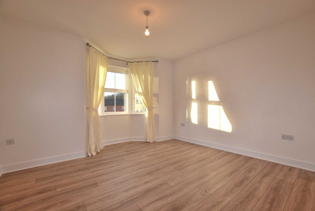 Flat Chepstow Close in Colburn