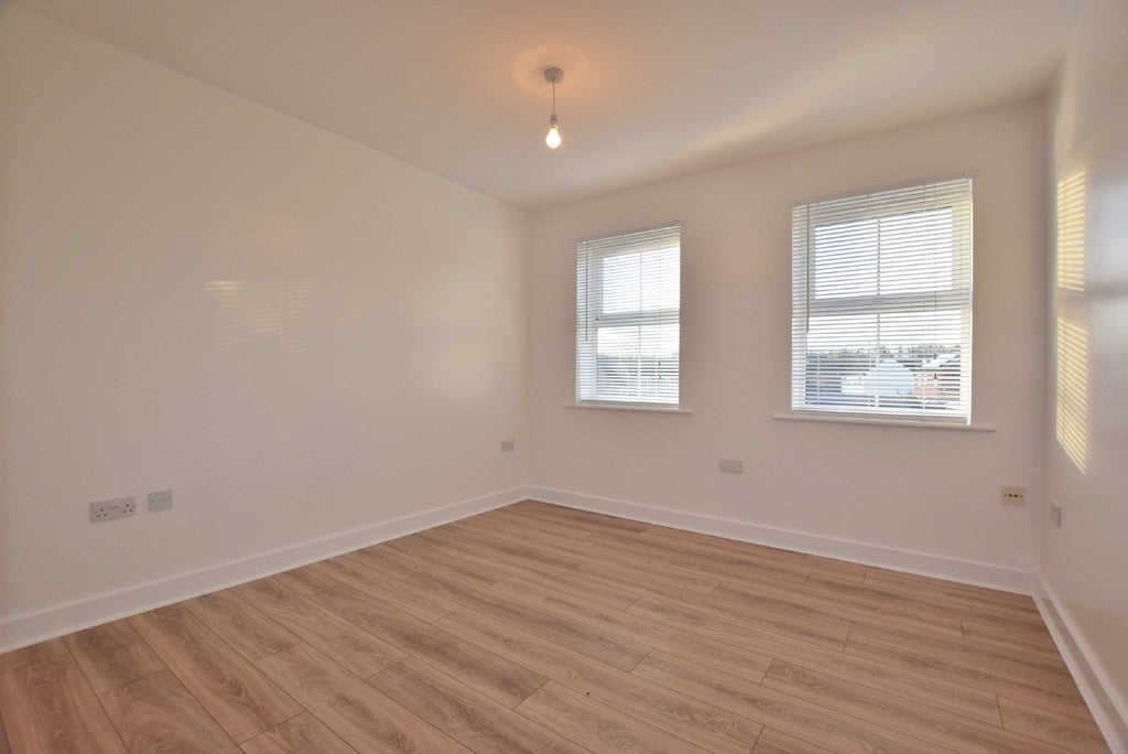 Flat Chepstow Close in Colburn