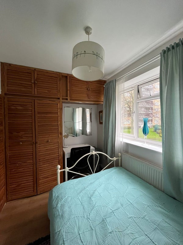 Room Dagnall Street in Greater London