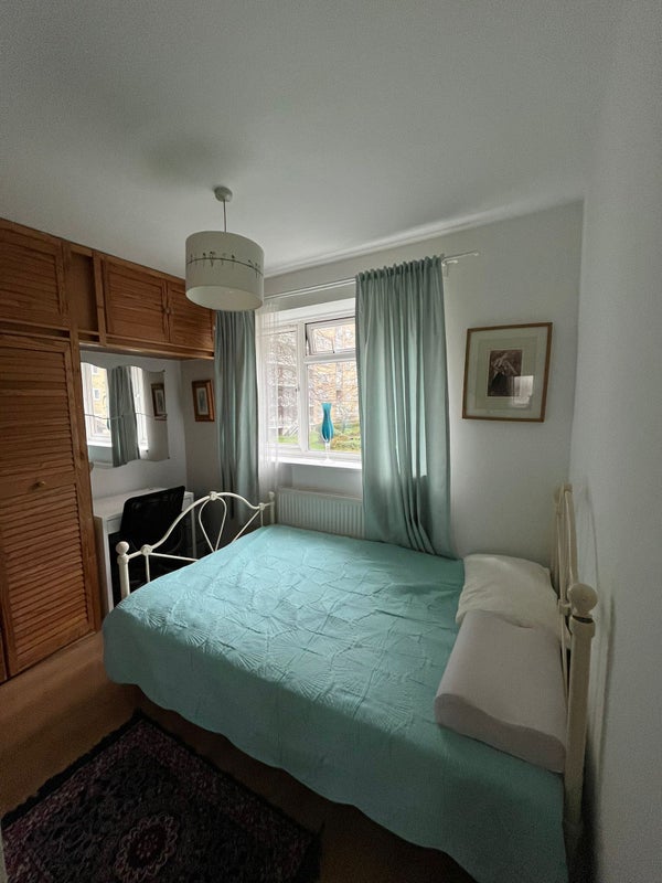 Room Dagnall Street in Greater London