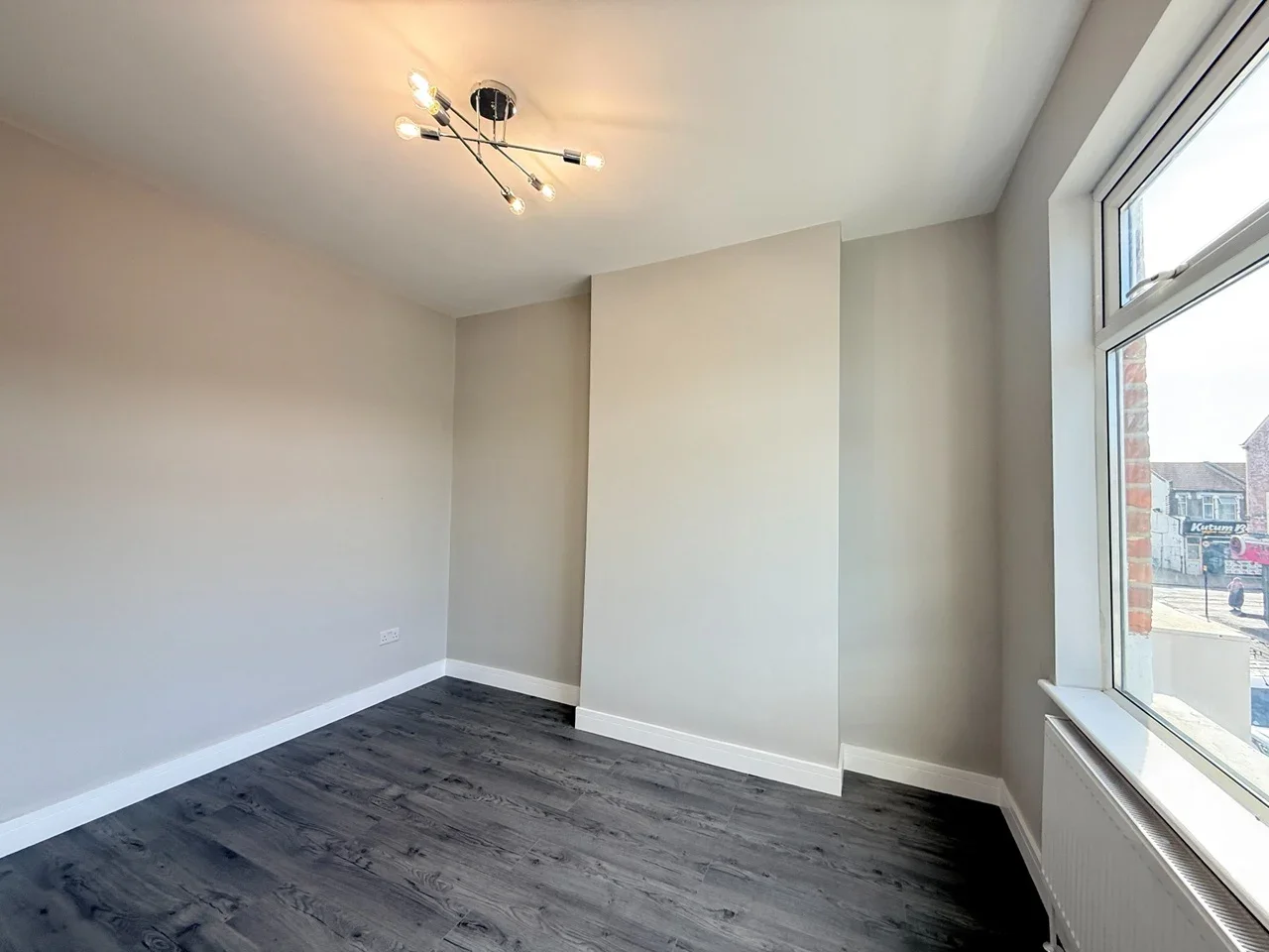 Flat Glenparke Road in Greater London
