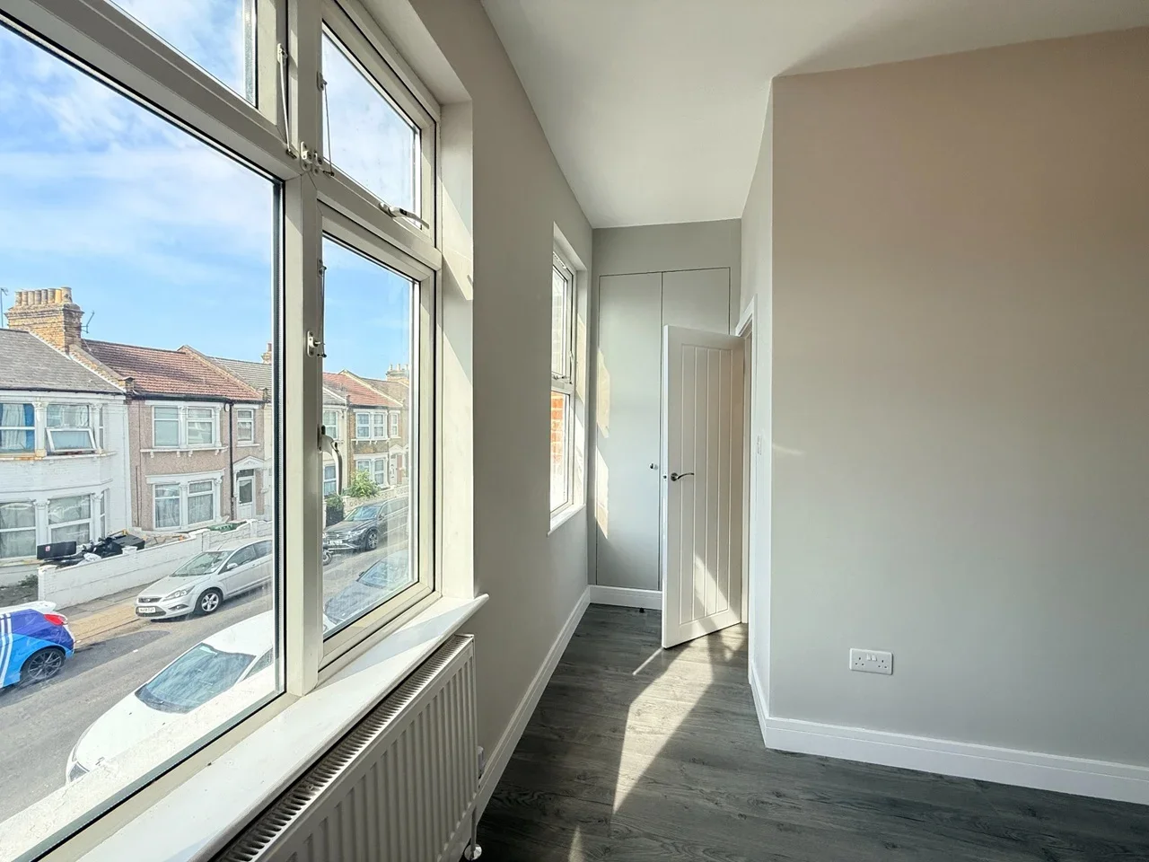 Flat Glenparke Road in Greater London