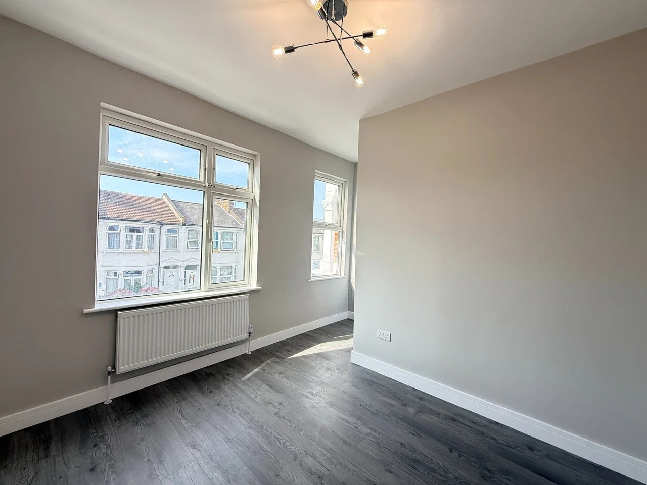 Flat Glenparke Road in Greater London