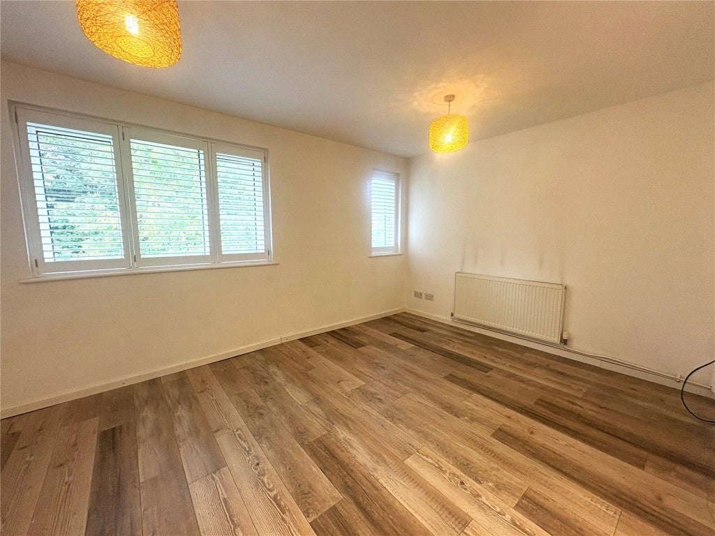Flat Millstream Close in East Hertfordshire