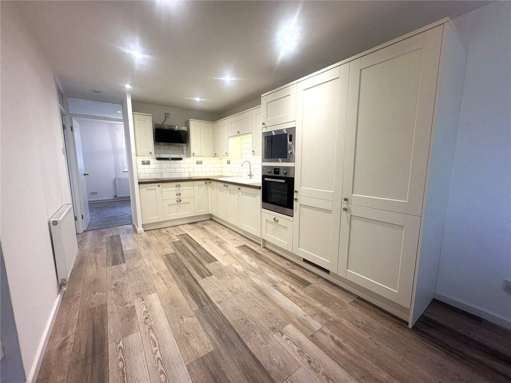 Flat Millstream Close in East Hertfordshire