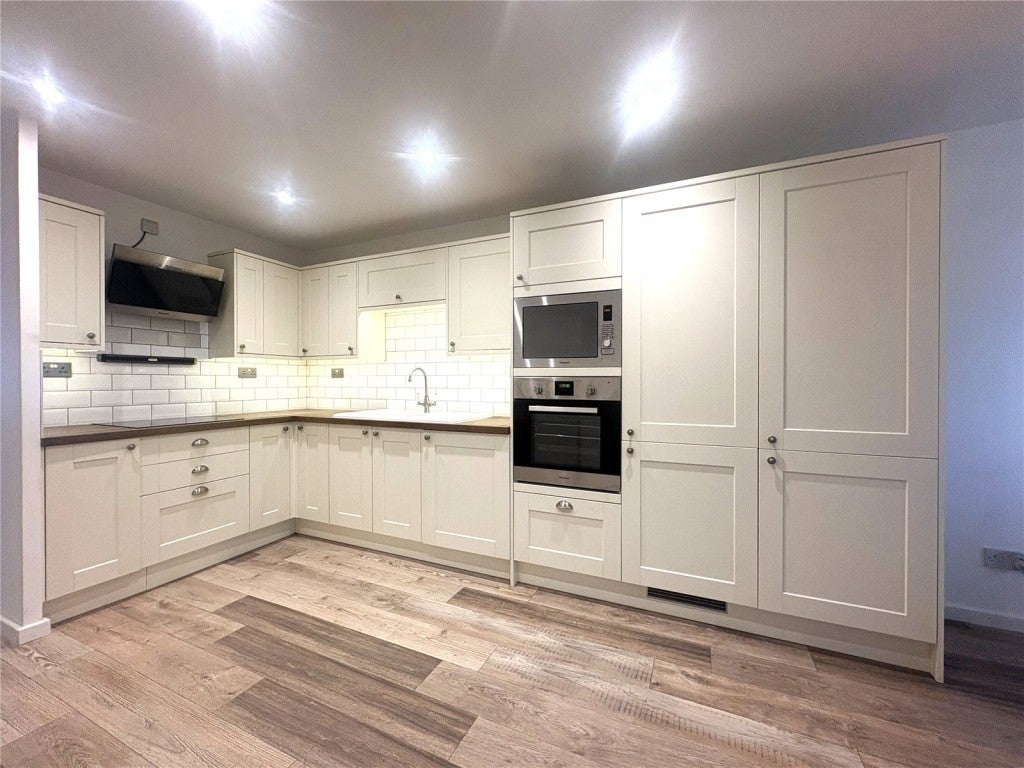 Flat Millstream Close in East Hertfordshire