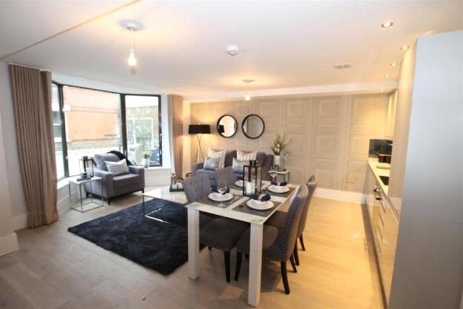 Flat Minorca Road in Elmbridge