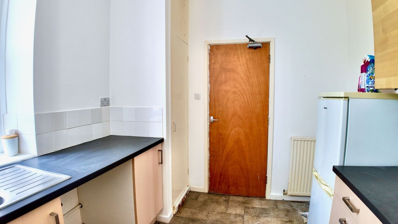 Flat Victoria Road in Pengam