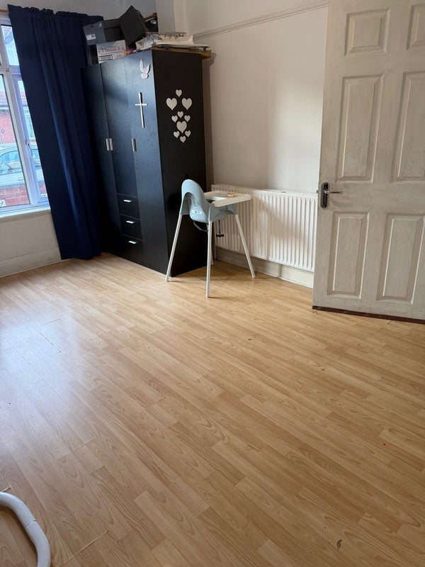 Room Elmwood Road in Greater London