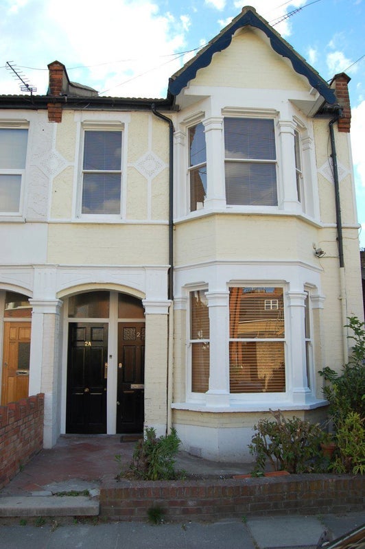 Room Duntshill Road in Greater London