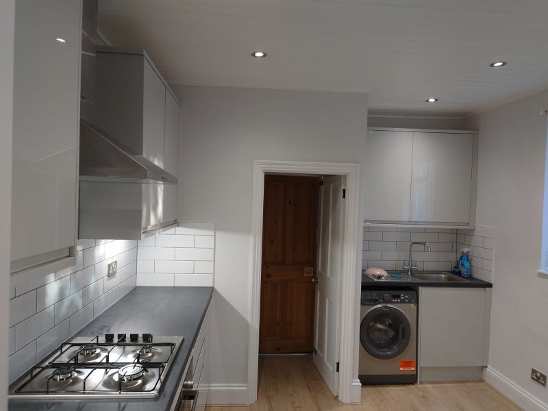 Room Duntshill Road in Greater London