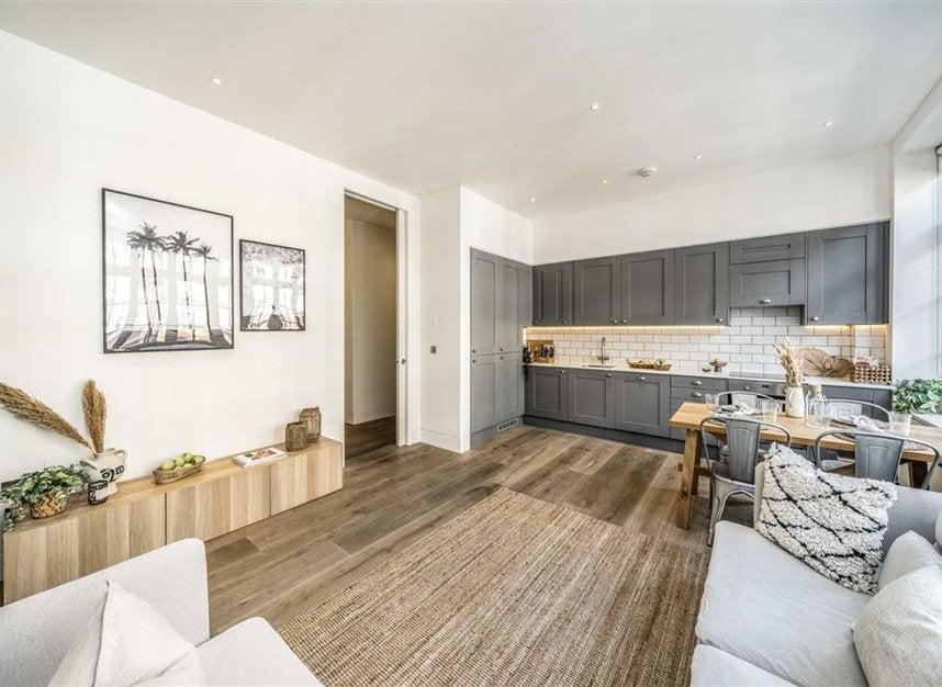 Flat Great Titchfield Street in City of Westminster