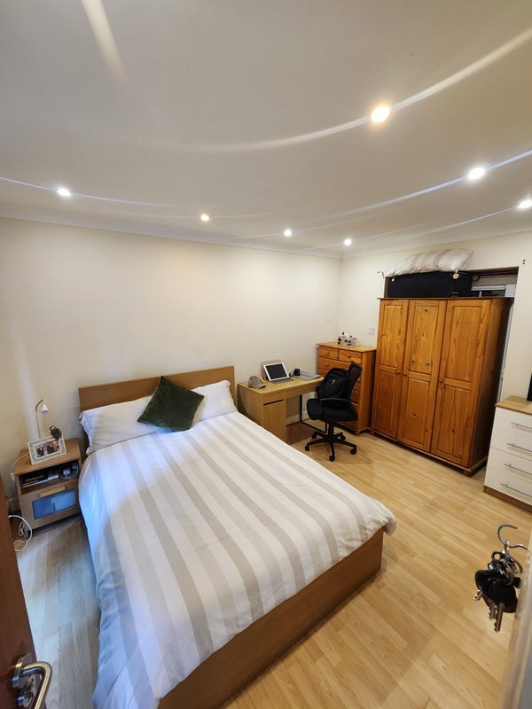 Room Ashmore Road in City of Westminster
