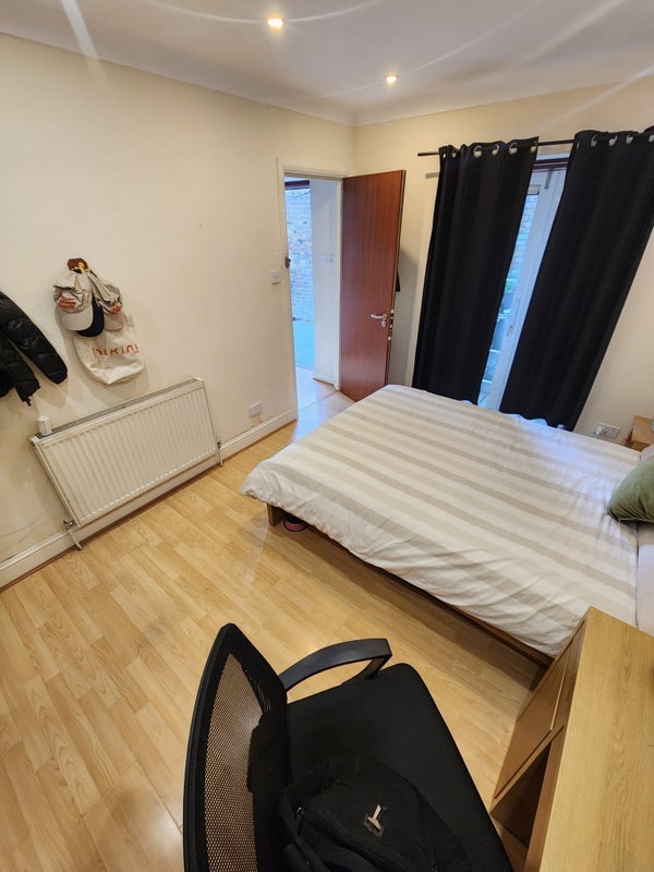 Room Ashmore Road in City of Westminster