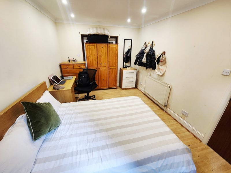 Room Ashmore Road in City of Westminster