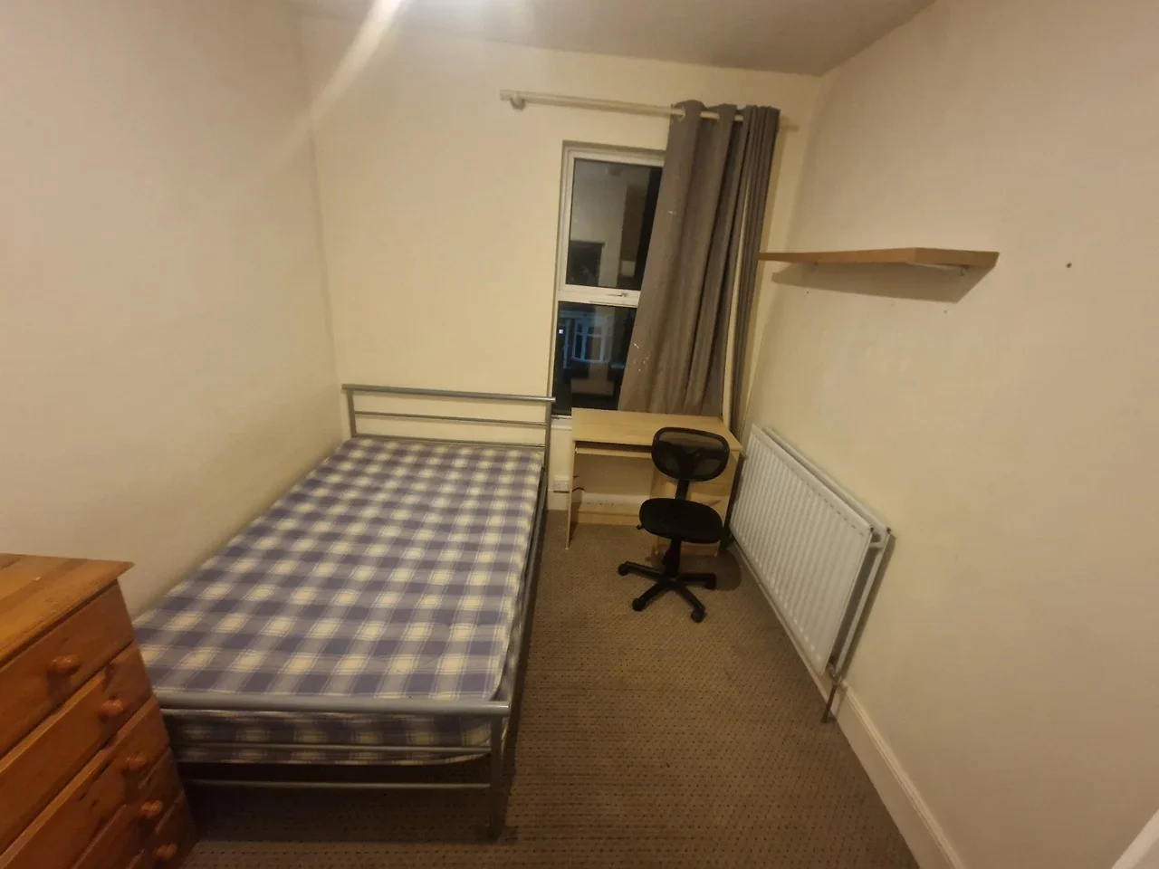 Room Harrow Road in Birmingham