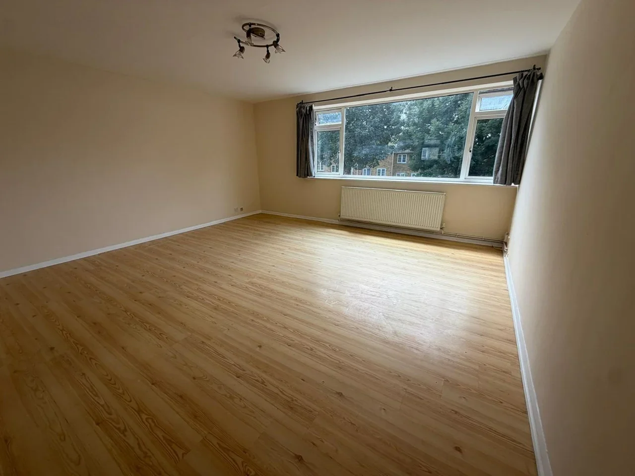 Flat Deer Park Close in Greater London