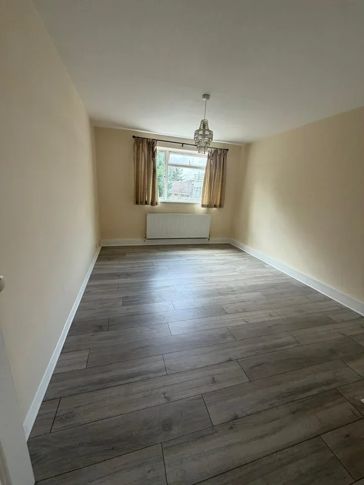 Flat Deer Park Close in Greater London