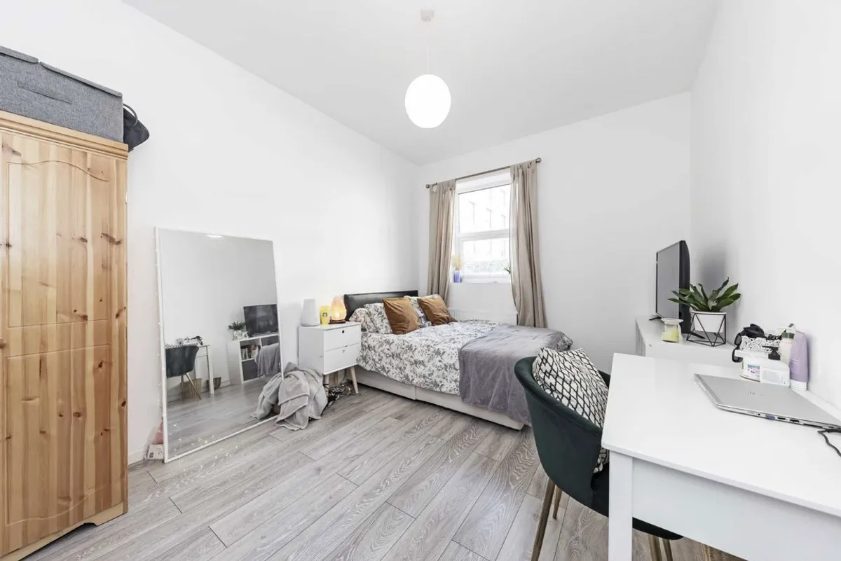 Flat Coldharbour Lane in Greater London