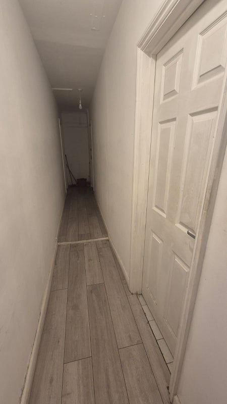 Room Spring Walk in Greater London