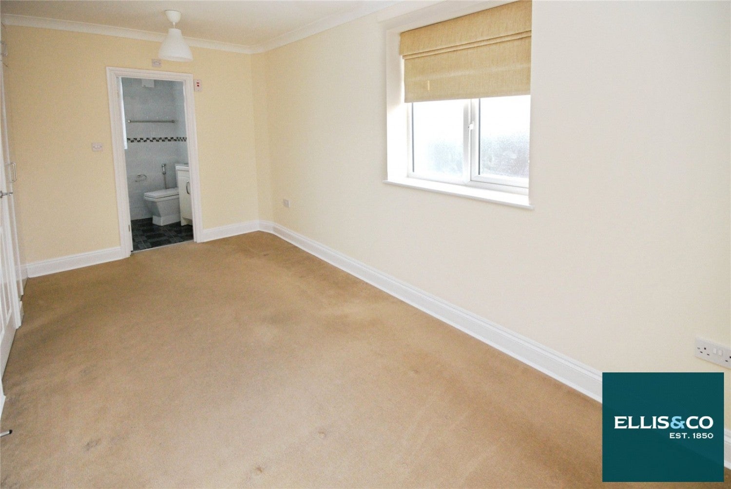 Flat Pennine Drive in Greater London