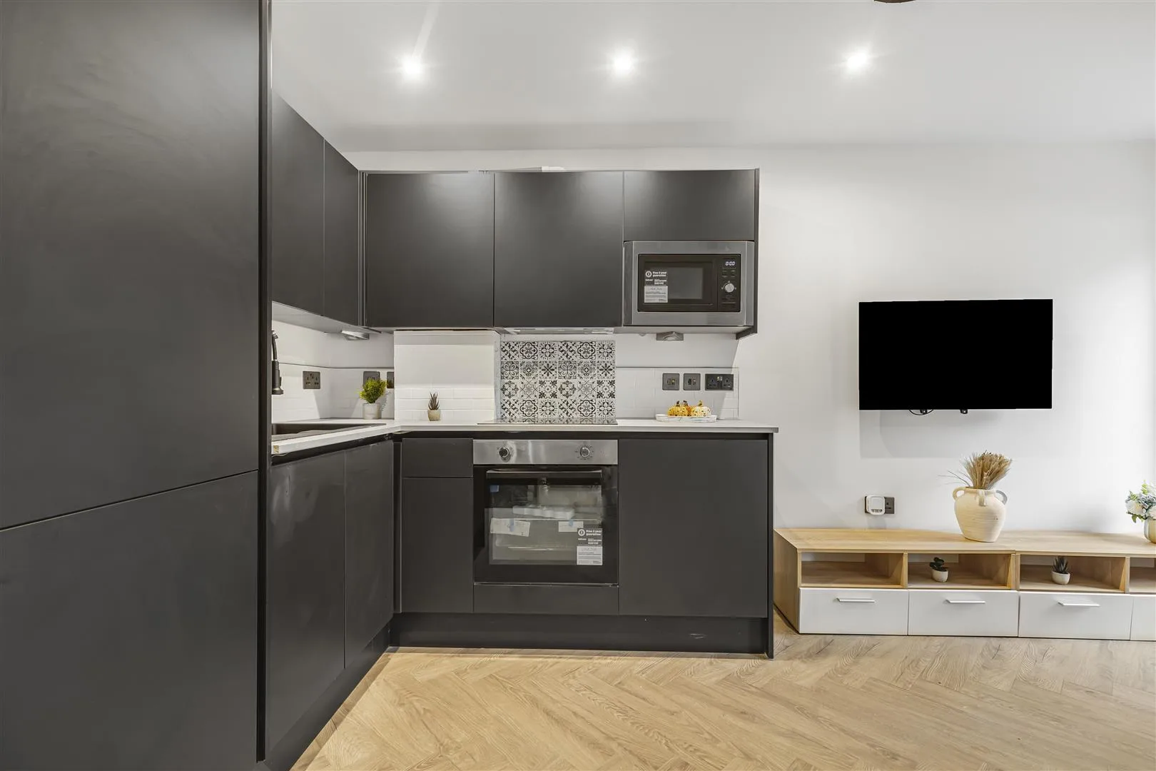 Flat Upper Richmond Road West in Greater London